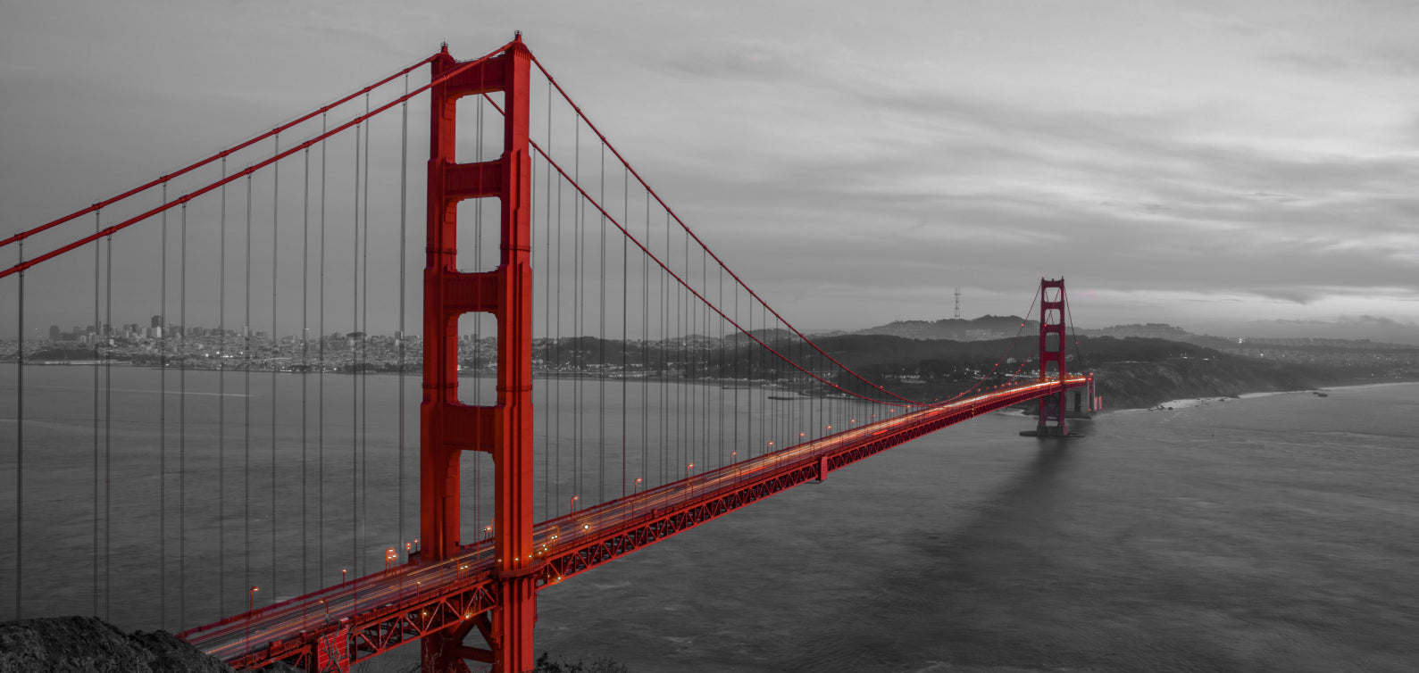 Golden Gate Bridge (Grayscale & color splash) WallPrint